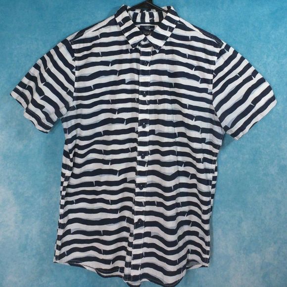 American Rag Short Sleeve Button Up SHARK Shirt, Size Large - Picture 3 of 4